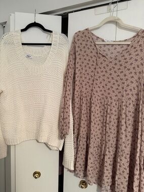 Carly Jean Los Angeles Cream Chunky V-Neck Pullover Sweater & floral mini dress